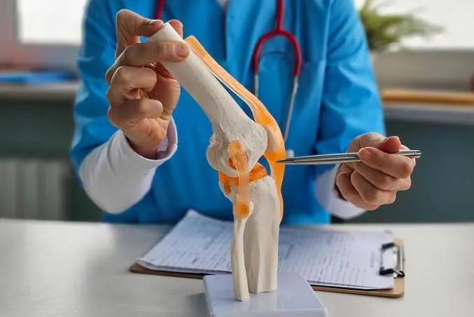 Orthopaedic doctor providing patient care